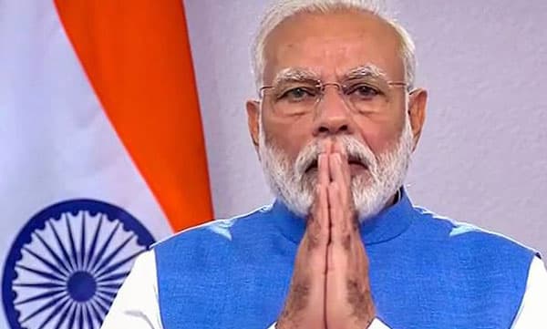 ജമ്മുകശ്മീരില് ഭീകരരുമായുള്ള ഏറ്റുമുട്ടലിൽ വീരമൃത്യു വരിച്ച ജവാൻമാർക്ക് ആദരാജ്ഞലി അർപ്പിച്ച് നരേന്ദ്ര മോദി