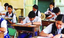 കുട്ടികളുടെ യാത്ര സ്കൂളുകളുടെ ബാധ്യത: വിദ്യാഭ്യാസവകുപ്പ് െകെയൊഴിയുന്നു ; പരീക്ഷ കുട്ടികള്ക്ക്; പരീക്ഷണം സ്കൂളുകള്ക്ക്