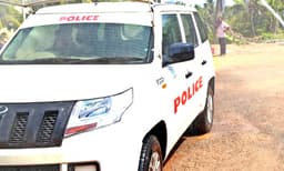 മറ്റൊരു സി.ഐയുടെ പേരില് വ്യാജവാറ്റ് സംഘത്തലവനില് നിന്ന് സി.ഐ. കൈക്കൂലി വാങ്ങിയത് 2 ലക്ഷം ; വിവാദമായപ്പോള് തിരിച്ചുകൊടുത്ത് ഒതുക്കാന് നോക്കി!