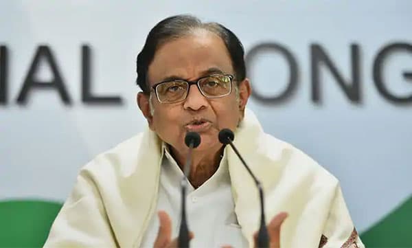 ഐ.എന്.എക്സ് മീഡിയ കേസ്: ചിദംബരത്തിനും മകനുമെതിരെ എന്ഫോഴ്സ്മെന്റ് കുറ്റപത്രം ഉടന്