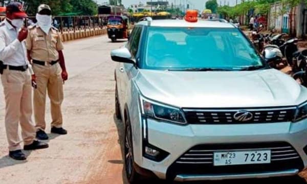 സ്വകാര്യ വാഹനത്തിൽ ബീക്കണ് ലൈറ്റ്; ചോദ്യം ചെയ്ത പോലീസിനെ അപമാനിച്ച് കളക്ടര്