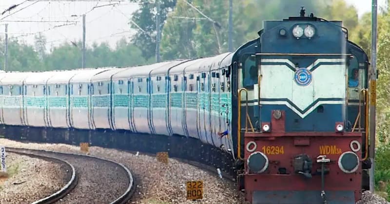 ഇന്ത്യന് റെയില്വേയുടെ ചരിത്രത്തില് ആദ്യം: കൃത്യസമയം പാലിച്ച് എല്ലാ ട്രെയിനുകളും