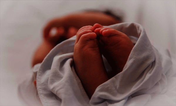 മദ്യലഹരിയില് കിടന്നുറങ്ങി, അടിയില്പെട്ട് കുട്ടി മരിച്ചു; അമ്മ കുറ്റക്കാരിയല്ലെന്ന് കോടതി