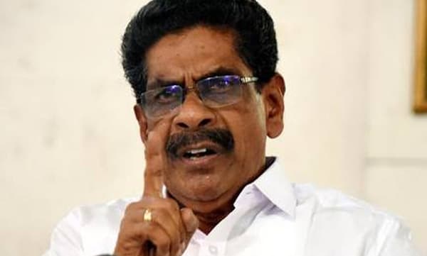 വെഞ്ഞാറമൂട് ഇരട്ടക്കൊലയില് രാഷ്ട്രീയമില്ല ; ഗുണ്ടാസംഘങ്ങള് തമ്മിലുള്ള ഏറ്റുമുട്ടല് : മുല്ലപ്പള്ളി രാമചന്ദ്രന്