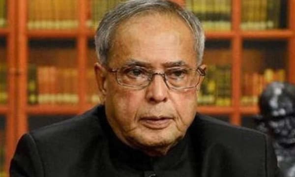 'എന്നെ വളര്ത്തിക്കൊണ്ടു വന്നത് ഇന്ദിരയാണ്. ഞാന് ഇങ്ങിനെയായിരിക്കാന് ഉത്തരവാദിയും’; പ്രണാബ് മുഖര്ജി: നെഹ്രു കുടുംബത്തിന്റെ വിശ്വസ്തനും വിമര്ശകനും, അടിയന്തിരാവസ്ഥയെ എതിര്ത്തു, അയോദ്ധ്യയില് രാജീവിനെയും