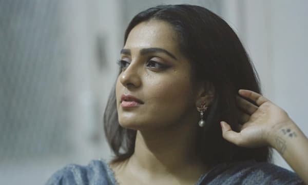'സാക്ഷികളുടെ കൂറുമാറ്റം ഞെട്ടിപ്പിക്കുന്നു, പ്രത്യേകിച്ച് അവളുടെ': ഹൃദയഭേദകമെന്ന് പാര്വ്വതി
