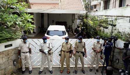 റെയ്ഡ് നടക്കുമെന്ന് അറിയിച്ചിരുന്നു ; ആ കാർഡ് വീട്ടിൽ ഉണ്ടായിരുന്നതല്ല; ബിനീഷിന്റെ ഭാര്യാമാതാവ്