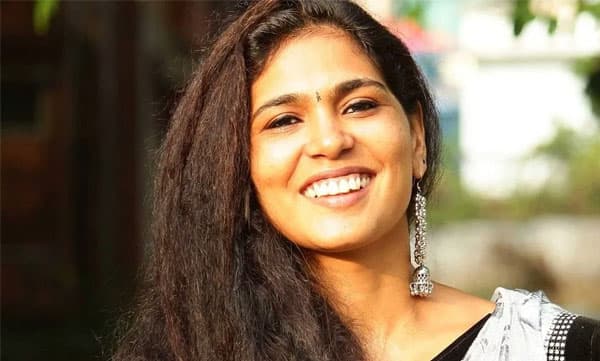 രഹ്ന സമൂഹമാധ്യമങ്ങളിലൂടെ അഭിപ്രായ പ്രകടനം നടത്തുന്നതു വിലക്കി ഹൈക്കോടതി; ഒരവസരം കൂടി മാത്രം...