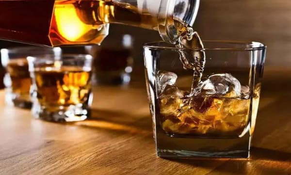 എക്സൈസിന് ‘മദ്യം വിറ്റു’ ; ബെവ്ക്യു ആപ്പ് വഴി മദ്യം വാങ്ങി മറിച്ചു വിറ്റിരുന്നയാൾ പിടിയിൽ