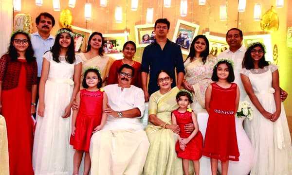 പ്രേം പ്രകാശ് കുടുംബത്തോടൊപ്പം