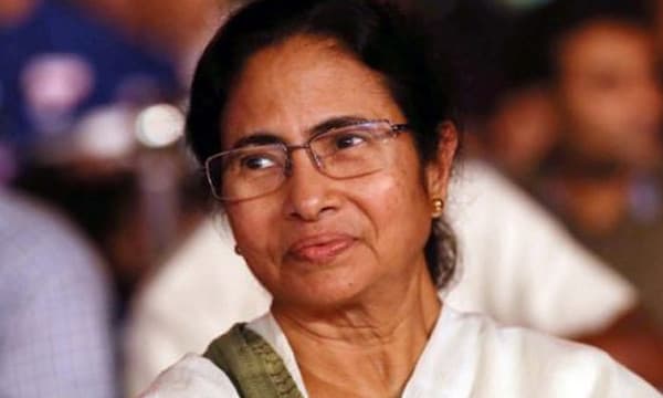 ദേശീയഗാനവും ജയ്ഹിന്ദ് മുദ്രാവാക്യവും നല്കിയത് ബംഗാള് ; ബിജെപിയുടെ ഗുജറാത്ത് മോഡല് വേണ്ടെന്ന് മമത