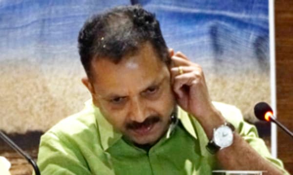 സിറ്റിംഗ് സീറ്റായ നേമത്ത് കെ സുരേന്ദ്രനോ, കുമ്മനമോ? ; ദേശീയ നേതൃത്വം ആവശ്യപ്പെട്ടാല് സുരേഷ്ഗോപിയും കണ്ണന്താനവും