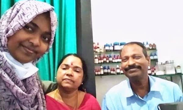 ഇസ്ലാംമതം സ്വീകരിച്ച് ഹാദിയായിമാറിയ മകളെ കാണാന് മാതാപിതാക്കള് മലപ്പുറം ഒതുക്കുങ്ങിലിലെ ക്ലിനിക്കിലെത്തി, മൂന്നുവര്ഷങ്ങള്ക്ക് ശേഷം