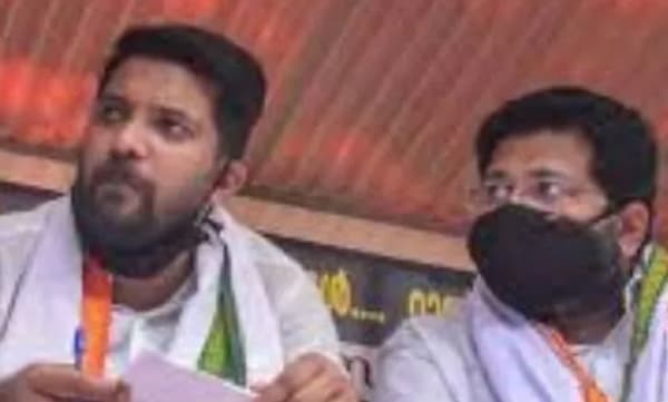 നിരാഹാര സമരം; ഷാഫിയുടെയും ശബരീനാഥന്റെയും ആരോഗ്യനില വഷളായി; ആശുപത്രിയില് പ്രവേശിപ്പിക്കണമെന്ന് മെഡിക്കല് സംഘം
