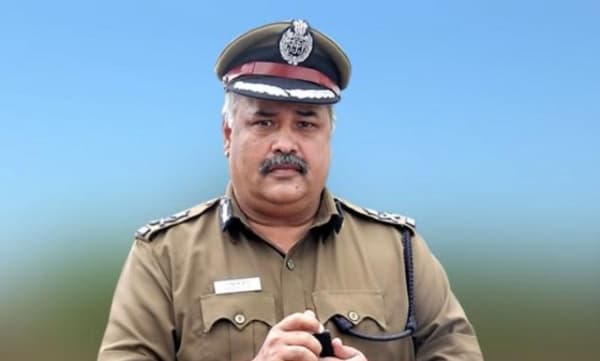 ഔദ്യോഗിക വാഹനത്തിൽ പീഡനശ്രമം ; തമിഴ്നാട് ഡിജിപിയെ തൽസ്ഥാനത്ത് നിന്നും മാറ്റി