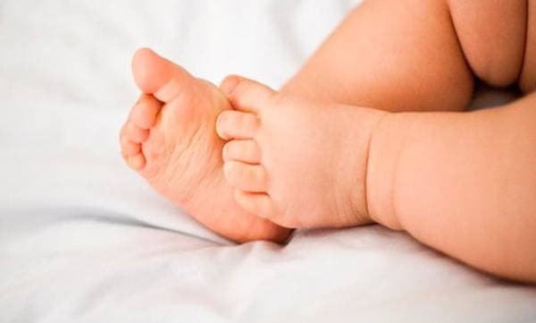 ഒരു കുഞ്ഞു വേണമെന്ന സഹോദരന്റെ ആഗ്രഹം സഫലമാക്കാന് വാടകമാതാവായി സ്വന്തം സഹോദരി