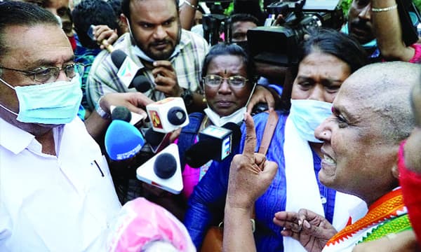 സ്വതന്ത്ര സ്ഥാനാര്ത്ഥിയായി ലതികാ സുഭാഷിന്റെ അരങ്ങേറ്റം ; ഏറ്റുമാനൂരില് അപ്രതീക്ഷിത ത്രികോണ മത്സരം
