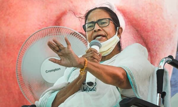 ‘‘ഞാന് ബ്രാഹ്മണ വിഭാഗത്തിലെ ഷാന്ഡില്യ ഗോത്രക്കാരി’’ ; നന്ദീഗ്രാമില് വര്ഗ്ഗീയത പറഞ്ഞ് മമതാബാനര്ജിയുടെ സൈന് ഓഫ്