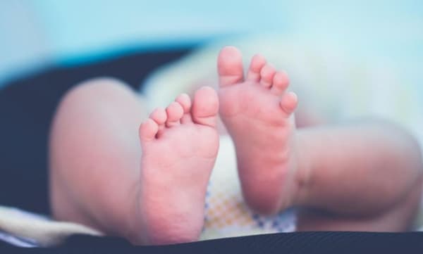 മദ്യപിച്ച് ബോധം നഷ്ടപ്പെട്ട് കുഞ്ഞിനെ മുലയൂട്ടാന് മറന്ന് അമ്മ ; വിശന്നു തളര്ന്ന് കുഞ്ഞ് മരണത്തിന് കീഴടങ്ങി.