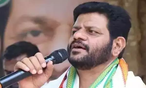 വോട്ടെടുപ്പ് കഴിഞ്ഞു; പാലക്കാട് കോണ്ഗ്രസില് കലഹം പുനരാരംഭിച്ചു