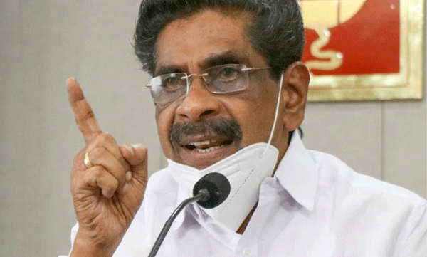 വട്ടിയൂര്ക്കാവില് വീഴ്ചപറ്റിയോ? അന്വേഷിക്കാന് മൂന്നംഗ സംഘത്തെ ചുമതലപ്പെടുത്തിയെന്ന് മുല്ലപ്പള്ളി