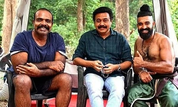 "പത്തൊമ്പതാം നൂറ്റാണ്ടിൽ" കായംകുളം കൊച്ചുണ്ണിയായി ചെമ്പൻ വിനോദ്
