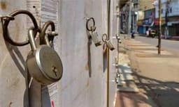 ആ വലിയ പൂട്ടിടാനിനി താമസിക്കരുത്, ഒരു നിമിഷം പോലും; പെരുന്നാളും ക്രിസ്മസും ഓണവും വീണ്ടും വരും, ആഘോഷിക്കണമെങ്കില് ജീവൻ നിലനിർത്തിയേ പറ്റൂ