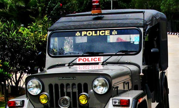 മന്ത്രി എം എം മണിയുടെ പൈലറ്റ് ഡ്യൂട്ടിക്ക് പോയ പോലീസ് ജീപ്പ് മറിഞ്ഞു ; 3 പേര്ക്ക് പരുക്ക്