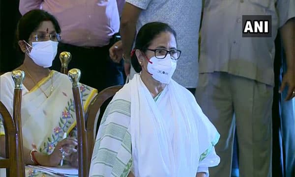 മോദിയുടെ യോഗത്തില് സംസാരിക്കാന് അവസരമില്ല, മുഖ്യമന്ത്രിമാര് പാവ പോലെ; വിമര്ശനവുമായി മമത ബാനര്ജി