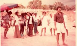 മോഹന്ലാലിനൊപ്പം മുണ്ട് മടക്കിക്കുത്തി, സിഗരറ്റ് പുകച്ച് സുകുമാരന് ; അപൂര്വ ഫോട്ടോ പങ്കുവെച്ച് പൃഥ്വിരാജ്