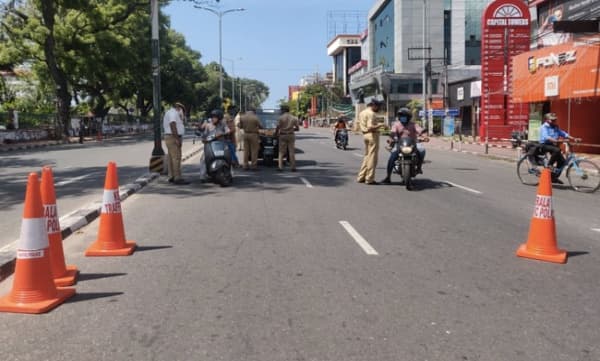 ടെസ്റ്റ് പോസിറ്റീവിറ്റി നിരക്ക് കുറയുന്നു ; സംസ്ഥാനം ആശ്വാസതീരത്തേക്കോ? ബുധനാഴ്ചക്ക് ശേഷം ലോക്ക്ഡൗണിൽ കൂടുതൽ ഇളവുകൾക്ക് സാധ്യത