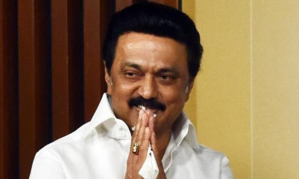 തമിഴ്നാടിന്റെ ഭക്ഷ്യക്കിറ്റ് രണ്ടാം ഗഡു വിതരണം ; 500 രൂപയുടെ കിറ്റില് 14 ഭക്ഷ്യവസ്തുക്കള് ; 2000 രൂപ വീതം രണ്ടുമാസം ധനസഹായം