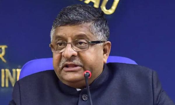 കേന്ദ്രമന്ത്രി രവിശങ്കര് പ്രസാദിന്റെ അക്കൗണ്ടിന് ട്വിറ്ററിന്റെ 'ലോക്ക്': മുന്നറിയിപ്പിനുശേഷം 'അണ്ലോക്ക്'!