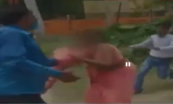 എസ് പിയുടെ വനിതാ സ്ഥാനാര്ത്ഥിയെ ബിജെപി നേതാവ് കടന്നുപിടിച്ചു ; സാരിയില് പിടിച്ചു വലിച്ചു, പത്രിക വലിച്ചുകീറി