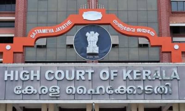 മുട്ടില് മരംമുറി കേസ്: മൂന്ന് പ്രതികളും അറസ്റ്റിലായെന്ന് സര്ക്കാര് ഹൈക്കോടതിയില്; അറസ്റ്റ് അമ്മയുടെ മരണവാര്ത്തയറിഞ്ഞ് വീട്ടിലേക്ക് മടങ്ങവേ
