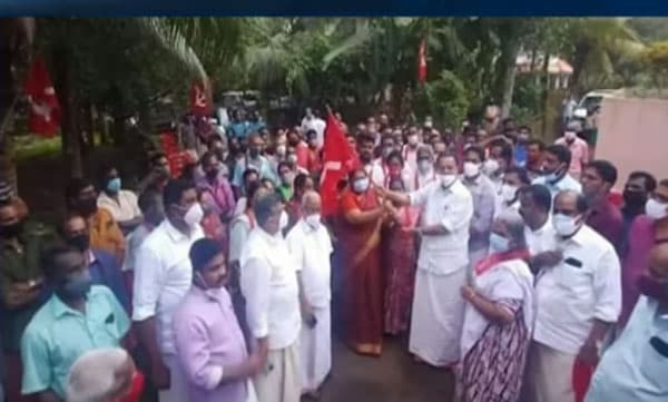 കുറ്റൂരിലെ ലോക്ഡൗണ് ലംഘനം: പകര്ച്ചവ്യാധി നിരോധന നിയമപ്രകാരം കേസ്; പ്രതികള് 'സിപിഎം പ്രവര്ത്തകര്'