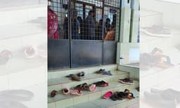 കോവിഡ് വാക്സിനെടുക്കാന് എത്തുന്നവര് വാക്സിനേഷന് റൂമില് കയറുംമുമ്പ് പാദരക്ഷകള് അഴിച്ചു വയ്ക്കണോ?