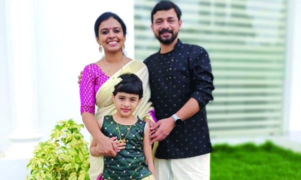 മനസ്സില് മഴയായ് പൊഴിയുമീ സ്വരം