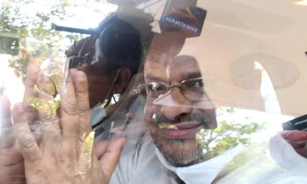 കന്യാസ്ത്രീയെ ബലാത്സംഗം ചെയ്തെന്ന കേസിൽ ബിഷപ്പ് ഫ്രാങ്കോ മുളയ്ക്കൽ കുറ്റവിമുക്തൻ; ദൈവത്തിനു സ്തുതിയെന്ന് ബിഷപ്