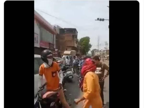 Woman Thrashes Food Delivery Agent with Shoes in Shocking Video