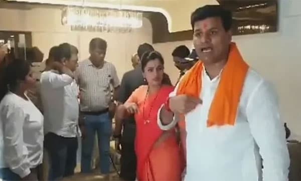 മഹാരാഷ്ട്ര മുഖ്യമന്ത്രിയുടെ വീടിനു മുന്നിലെ പ്രതിഷേധം; അറസ്റ്റിലായ എം.പി-എം.എല്.എ ദമ്പതികള് റിമാന്ഡില്