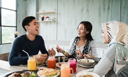 റസ്റ്റോറന്റുകളിൽ സ്ത്രീകളും പുരുഷന്മാരും ഒരുമിച്ചിരുന്ന് ഭക്ഷണം കഴിക്കന്നത് വിലക്കി താലിബാൻ