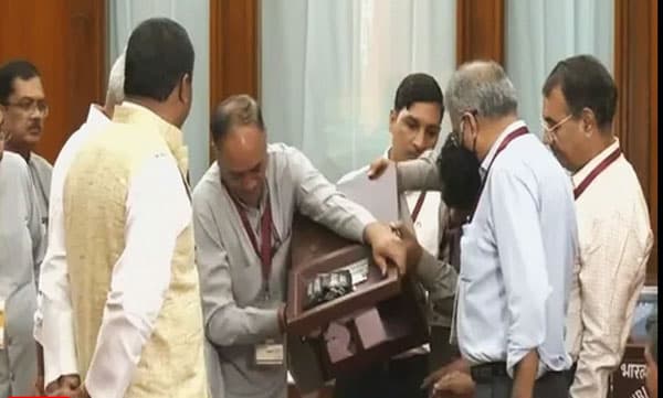 രാഷ്ട്രപതി തിരഞ്ഞെടുപ്പ്: മുര്മു ബഹുദൂരം മുന്നില്