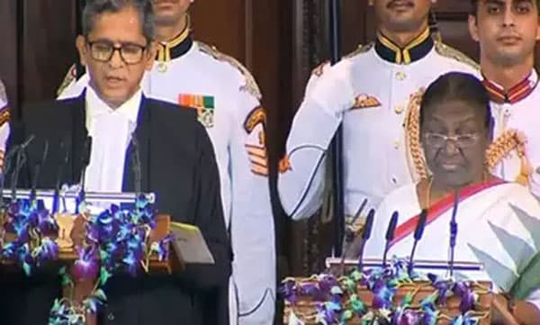 രാഷ്ട്രപതിയായി ദ്രൗപദി മുര്മു ചുമതലയേറ്റു