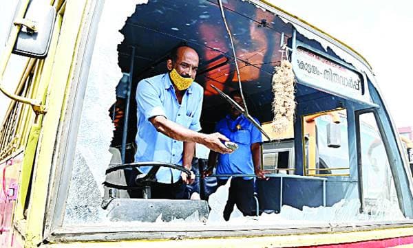 ഹര്ത്താല്: പോപ്പുലര് ഫ്രണ്ട് 5.2 കോടി കെട്ടിവയ്ക്കണം; ജാമ്യം നഷ്ടപരിഹാരം ഈടാക്കി മാത്രം: ഹൈക്കോടതി