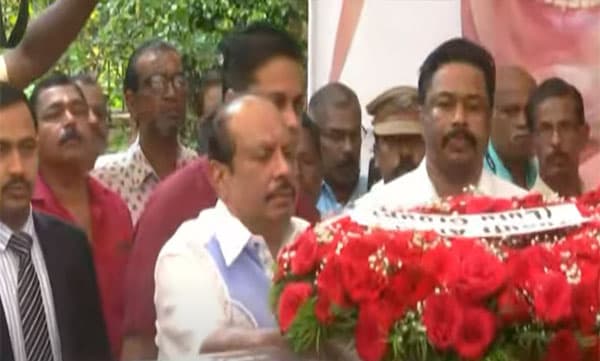 കോടിയേരിക്ക് ജന്മനാടിന്റെ യാത്രാമൊഴി; മുഖ്യമന്ത്രിയും യൂസഫലിയും വീട്ടിലെത്തി