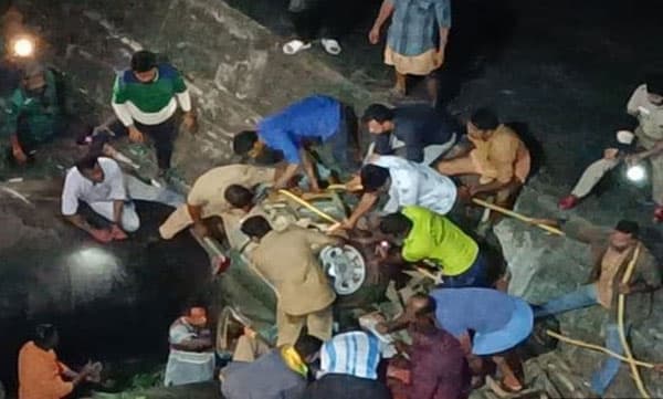 ശബരിമല തീര്ഥാടകരുടെ വാഹനം മറിഞ്ഞ അപകടം: മരണം എട്ടായി