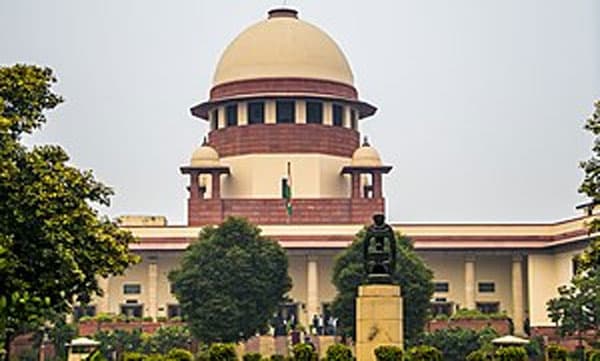 ബഫര് സോണ്: മൂന്നംഗ ബെഞ്ചിന് വിട്ടു; പുനഃപരിശോധന ഹര്ജി തത്ക്കാലം പരിഗണിക്കില്ല