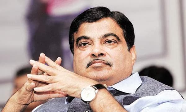 15 വര്ഷം പഴക്കമുള്ള 9 ലക്ഷം വാഹനങ്ങള് പൊളിക്കുമെന്ന് നിതിന് ഗഡ്കരി, ഏപ്രില് ഒന്നിനു തുടങ്ങും