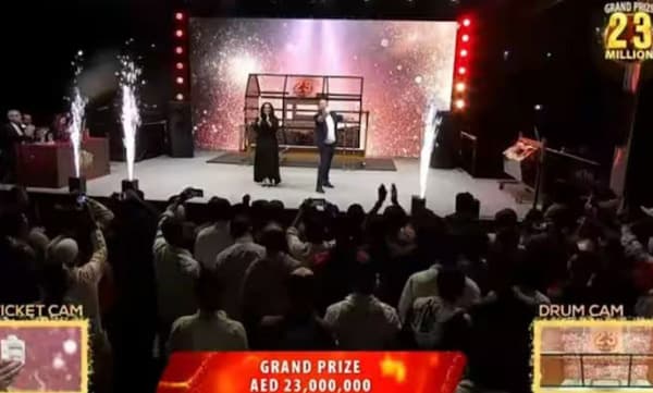രണ്ടെണ്ണം വാങ്ങിയാല് ഒന്നു ഫ്രീ ; മൂന്നാമത്തെ ടിക്കറ്റിന് പ്രവാസിയ്ക്ക് അടിച്ചത് 2.3 കോടി ദിര്ഹം ; രണ്ടും മൂന്നും സമ്മാനം കിട്ടിയത് ഇന്ത്യാക്കാര്ക്ക്